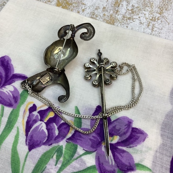 Vintage Sterling Silver Chatelaine Knight and Sword Brooch - Picture 4 of 5